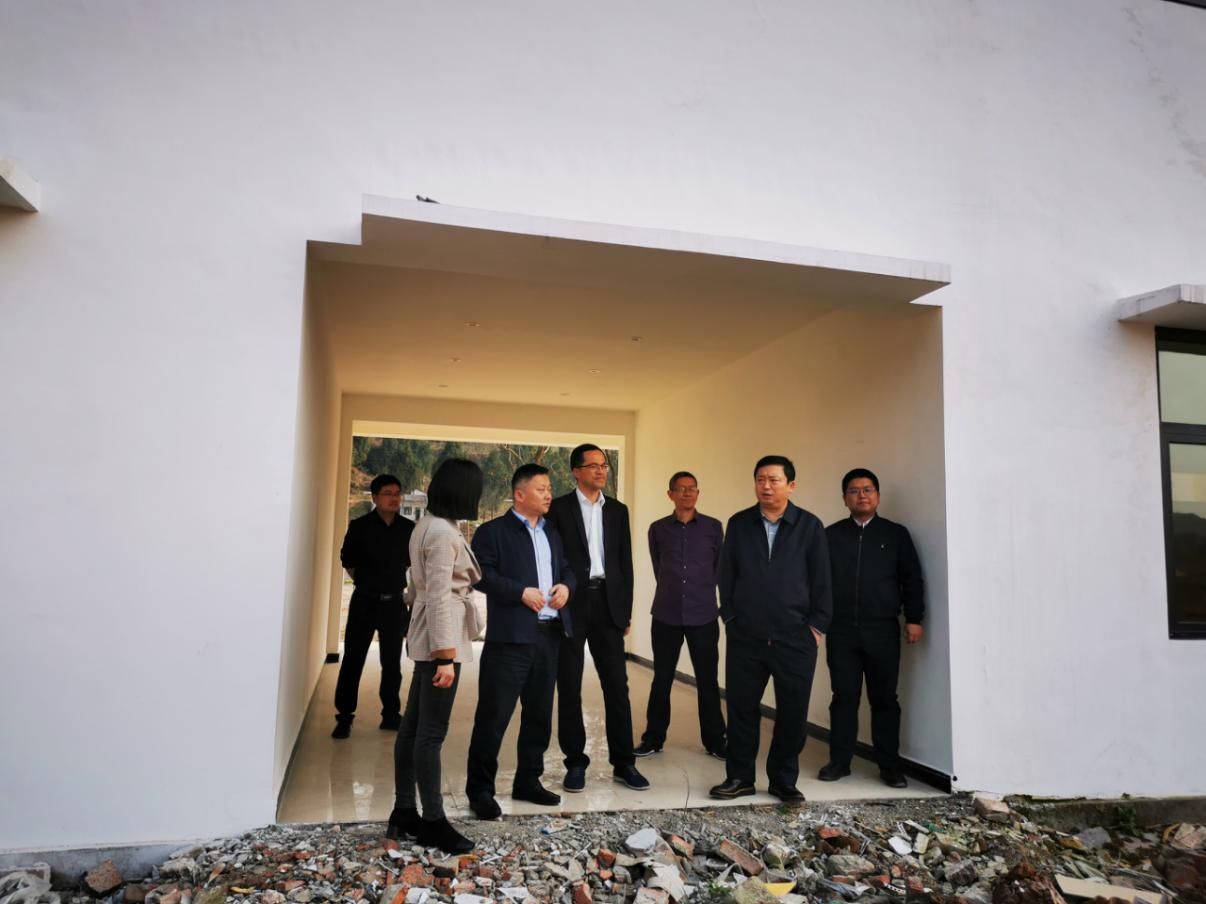 尊龙凯时集团党委副书记、董事陈日到邓家沟村开展帮扶工作