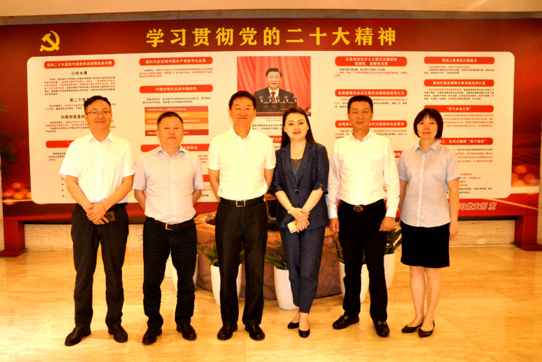 四川尊龙凯时集团党委书记、董事长任丁调研花园宾馆