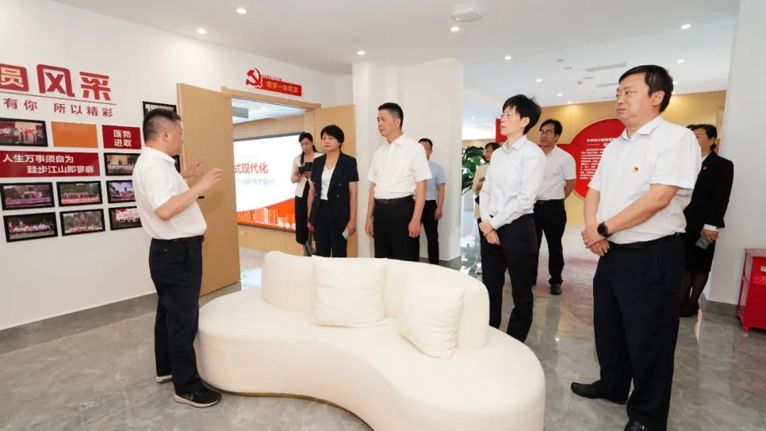 福建省人民政府国有资产监督管理委员会修兴高一行莅临尊龙凯时党？疾斓餮