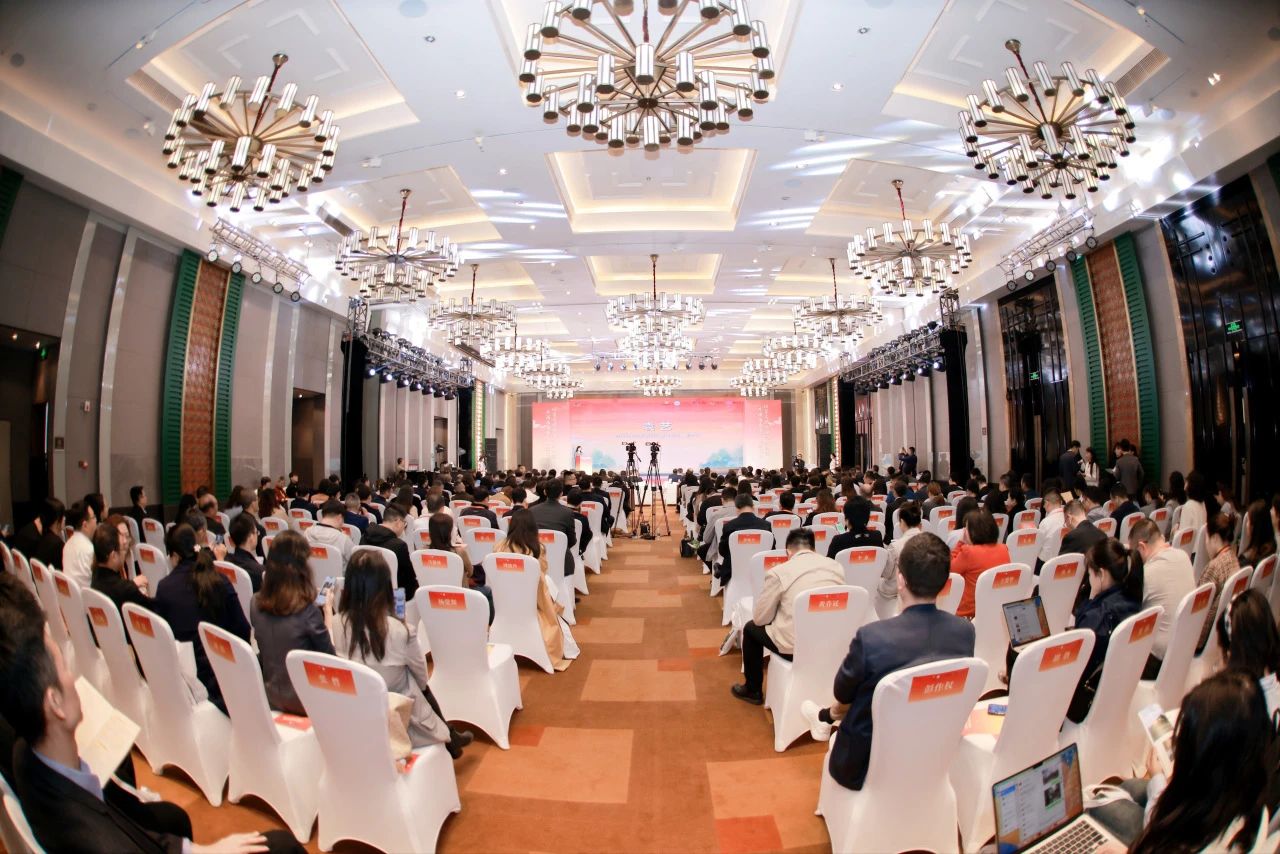 川渝文化旅游企业联盟、四川省文化旅游企业联盟2023年会在蓉开幕 游勇主持活动开幕式