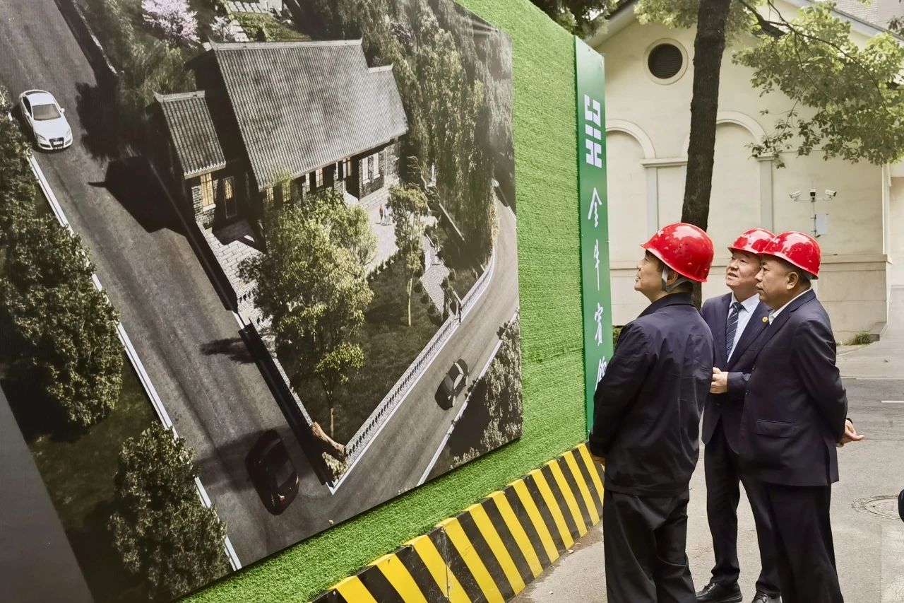 省尊龙凯时集团党委书记、董事长游勇到金牛宾馆调研张大千旧居保护修缮及环境整治工作