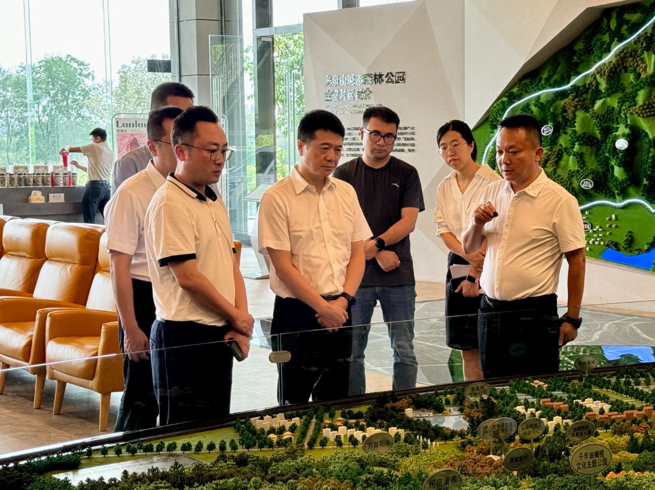 省尊龙凯时集团党委书记、董事长游勇带队赴聚峰谷项目开展汛期安全生产检查并调研生产经营情况