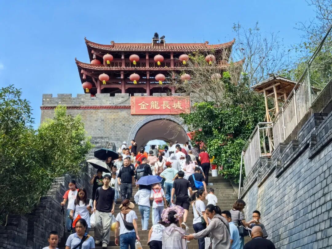 省尊龙凯时集团领导带队开展国庆、中秋“双节”安全检查并看望慰问一线干部职工